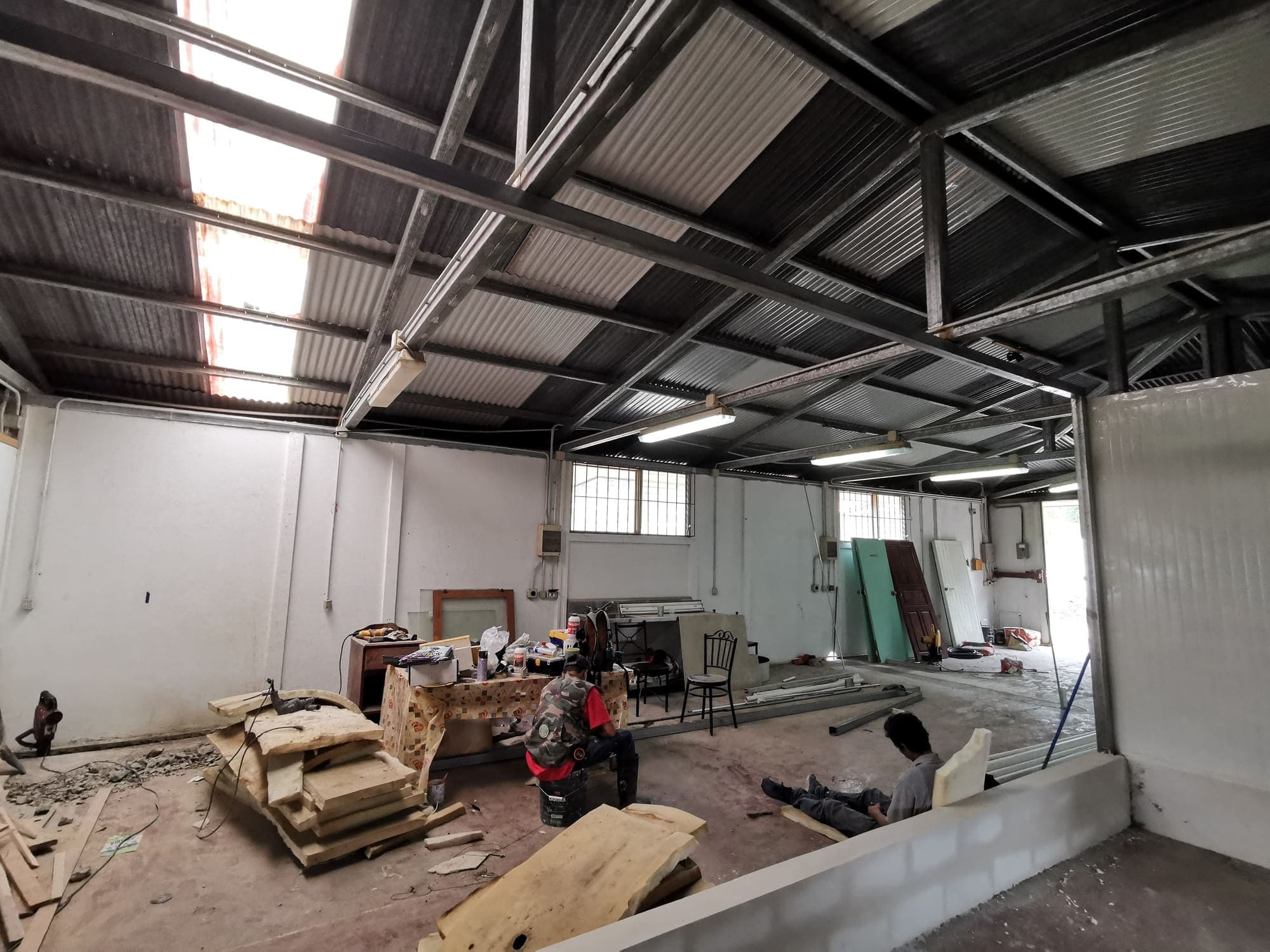The bar structure going up inside the room